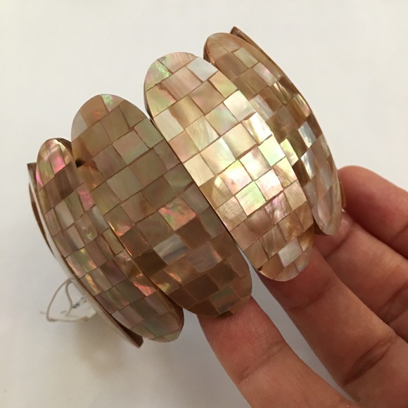 Vintage Jewelry - Mother of pearl stretchable bracelet